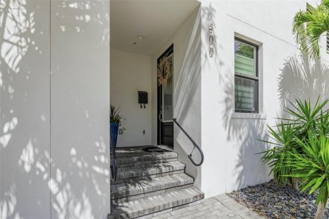 Townhouse in Saint Petersburg, Florida 3 bedrooms, 246.47 sq.m. № 2202698 - photo 7