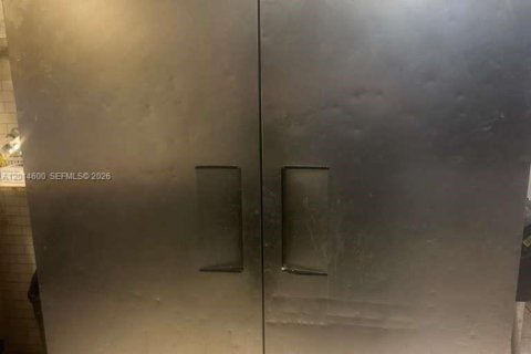 Commercial property in Miami, Florida № 2076530 - photo 11