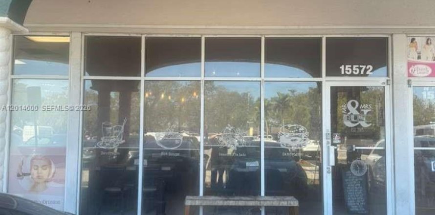 Commercial property in Miami, Florida № 2076530