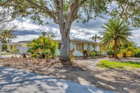 House in Englewood, Florida 3 bedrooms, 181.72 sq.m. № 1553116 - photo 3