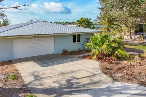 House in Englewood, Florida 3 bedrooms, 181.72 sq.m. № 1553116 - photo 2