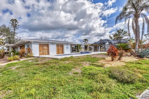 House in Englewood, Florida 3 bedrooms, 181.72 sq.m. № 1553116 - photo 29