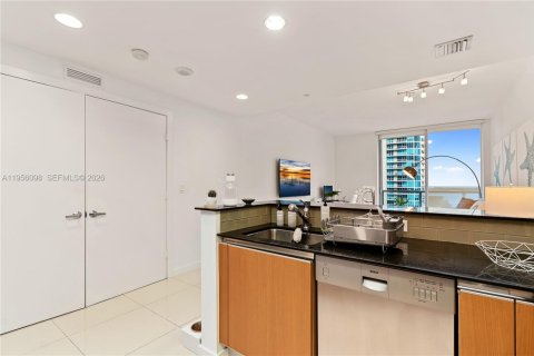 Condominio en alquiler en Miami, Florida, 2 dormitorios, 101.08 m2 № 2020448 - foto 4