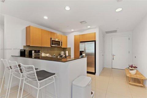 Condominio en alquiler en Miami, Florida, 2 dormitorios, 101.08 m2 № 2020448 - foto 5