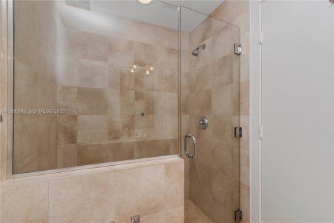 Condominio en alquiler en Miami, Florida, 2 dormitorios, 101.08 m2 № 2020448 - foto 11