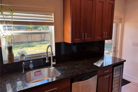 House in Fort Lauderdale, Florida 3 bedrooms, 98.66 sq.m. № 2056253 - photo 5