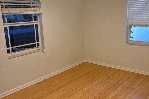 House in Fort Lauderdale, Florida 3 bedrooms, 98.66 sq.m. № 2056253 - photo 10