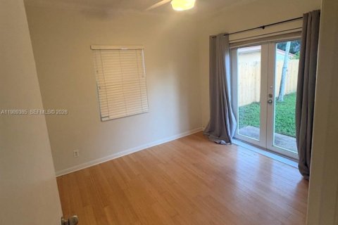 House in Fort Lauderdale, Florida 3 bedrooms, 98.66 sq.m. № 2056253 - photo 8