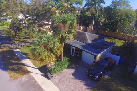 House in Fort Lauderdale, Florida 3 bedrooms, 98.66 sq.m. № 2056253 - photo 19