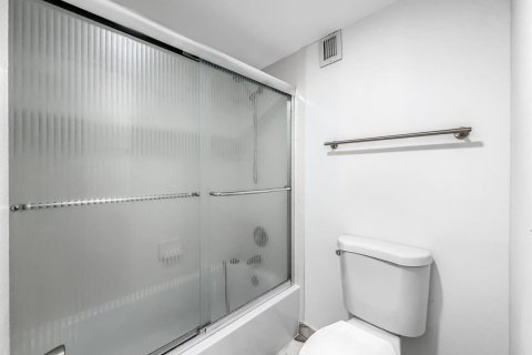 Condo in Pompano Beach, Florida, 2 bedrooms  № 2180567 - photo 21