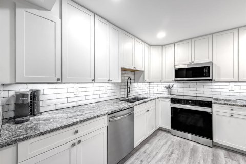 Condo in Pompano Beach, Florida, 2 bedrooms  № 2180567 - photo 10