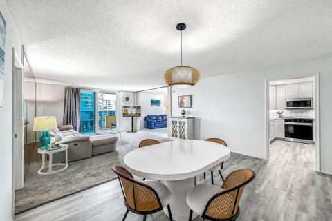 Condo in Pompano Beach, Florida, 2 bedrooms  № 2180567 - photo 8