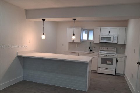 Propiedad comercial en venta en Miami, Florida, 326.27 m2 № 1991269 - foto 9