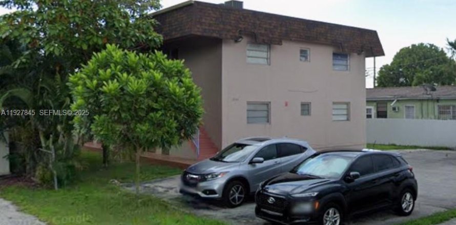 Propiedad comercial en Miami, Florida 326.27 m2 № 1991269