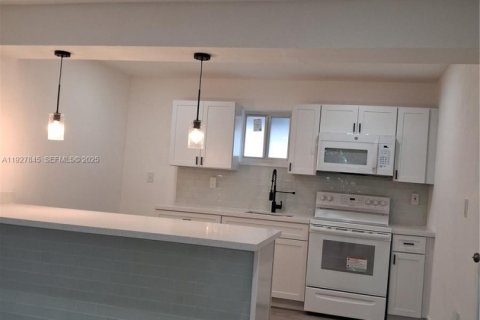 Propiedad comercial en venta en Miami, Florida, 326.27 m2 № 1991269 - foto 10