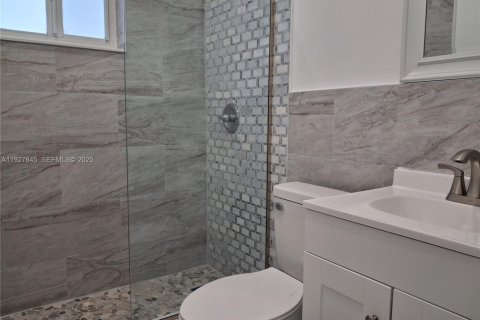 Propiedad comercial en venta en Miami, Florida, 326.27 m2 № 1991269 - foto 8