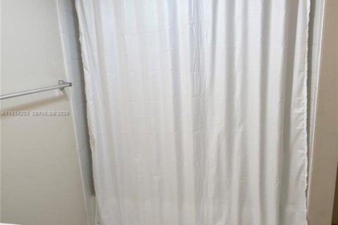 Купить кондоминиум в Норт-Майами-Бич, Флорида 1 спальня, 71.72м2, № 1992644 - фото 23