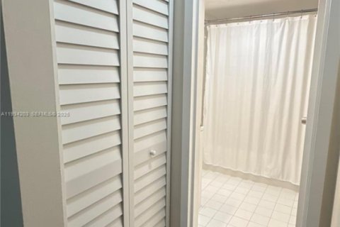 Купить кондоминиум в Норт-Майами-Бич, Флорида 1 спальня, 71.72м2, № 1992644 - фото 16