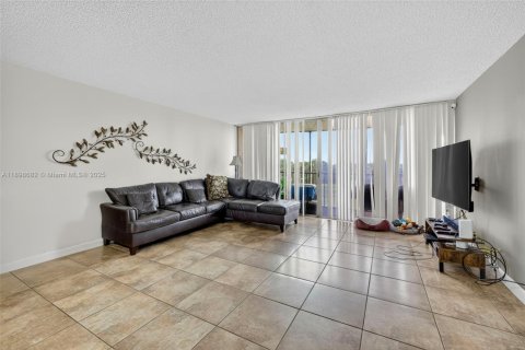 Condominio en venta en Lauderhill, Florida, 3 dormitorios, 147.06 m2 № 1950700 - foto 7