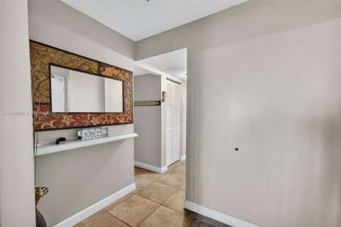 Condominio en venta en Lauderhill, Florida, 3 dormitorios, 147.06 m2 № 1950700 - foto 11