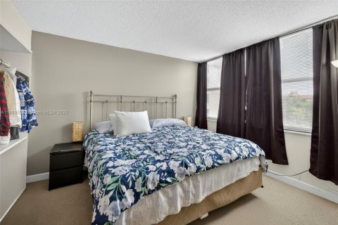 Condominio en venta en Lauderhill, Florida, 3 dormitorios, 147.06 m2 № 1950700 - foto 18