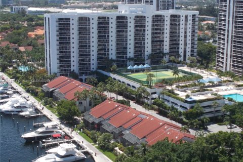 Townhouse in Aventura, Florida 2 bedrooms, 222.59 sq.m. № 1931200 - photo 12