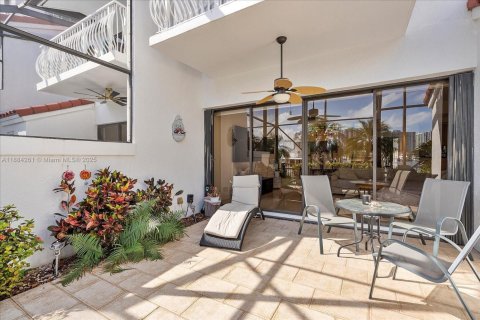 Townhouse in Aventura, Florida 2 bedrooms, 222.59 sq.m. № 1931200 - photo 8
