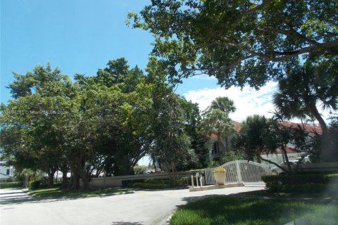 Townhouse in Aventura, Florida 2 bedrooms, 222.59 sq.m. № 1931200 - photo 11