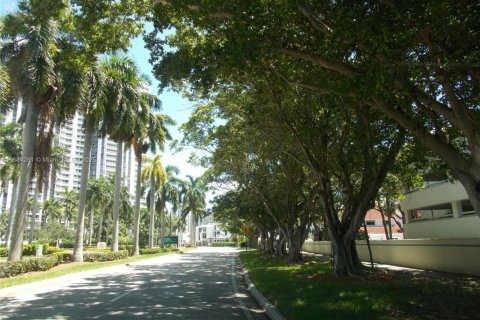 Townhouse in Aventura, Florida 2 bedrooms, 222.59 sq.m. № 1931200 - photo 13