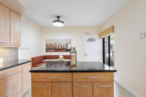 Townhouse in Aventura, Florida 2 bedrooms, 222.59 sq.m. № 1931200 - photo 29
