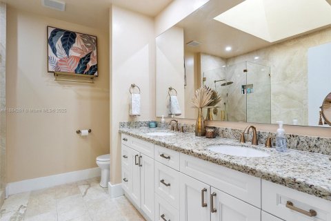 Townhouse in Aventura, Florida 2 bedrooms, 222.59 sq.m. № 1931200 - photo 17