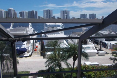 Townhouse in Aventura, Florida 2 bedrooms, 222.59 sq.m. № 1931200 - photo 10