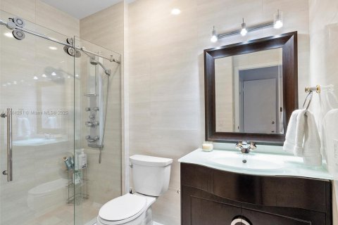 Townhouse in Aventura, Florida 2 bedrooms, 222.59 sq.m. № 1931200 - photo 24