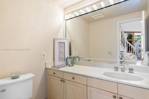 Townhouse in Aventura, Florida 2 bedrooms, 222.59 sq.m. № 1931200 - photo 27