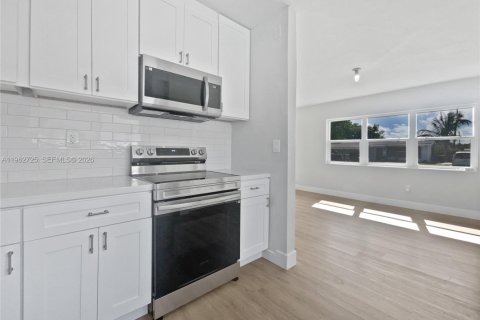 Villa ou maison à vendre à North Miami Beach, Floride: 3 chambres, 106.65 m2 № 2024102 - photo 12