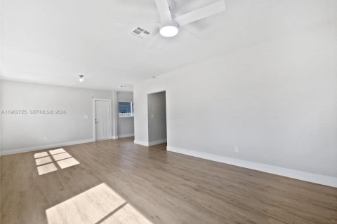 Villa ou maison à vendre à North Miami Beach, Floride: 3 chambres, 106.65 m2 № 2024102 - photo 11