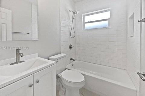 Villa ou maison à vendre à North Miami Beach, Floride: 3 chambres, 106.65 m2 № 2024102 - photo 16