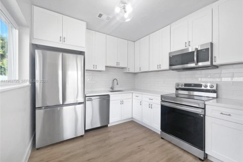 Villa ou maison à vendre à North Miami Beach, Floride: 3 chambres, 106.65 m2 № 2024102 - photo 6