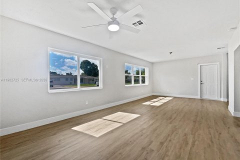 Villa ou maison à vendre à North Miami Beach, Floride: 3 chambres, 106.65 m2 № 2024102 - photo 3