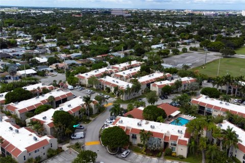 Condo in Oakland Park, Florida, 2 bedrooms  № 1939135 - photo 29