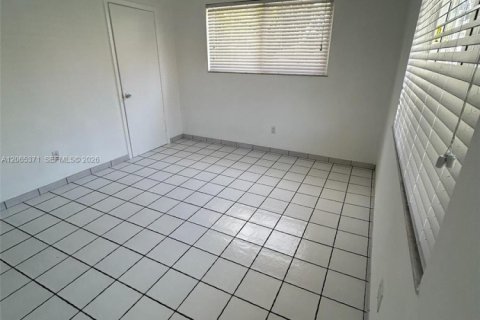 Casa en alquiler en Miami, Florida, 3 dormitorios, 106.84 m2 № 2278616 - foto 14