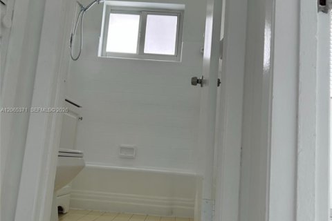 Casa en alquiler en Miami, Florida, 3 dormitorios, 106.84 m2 № 2278616 - foto 17