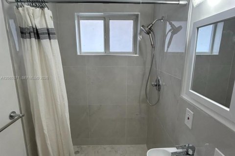 Casa en alquiler en Miami, Florida, 3 dormitorios, 106.84 m2 № 2278616 - foto 9