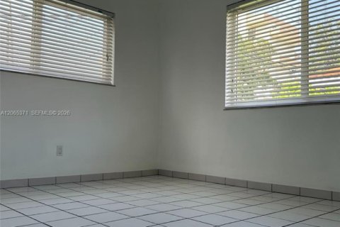 Casa en alquiler en Miami, Florida, 3 dormitorios, 106.84 m2 № 2278616 - foto 15
