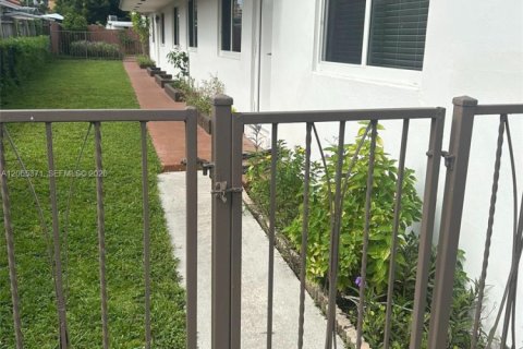Casa en alquiler en Miami, Florida, 3 dormitorios, 106.84 m2 № 2278616 - foto 5