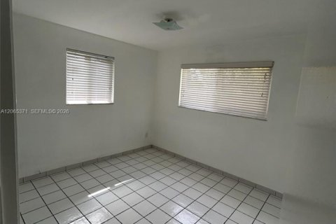 Casa en alquiler en Miami, Florida, 3 dormitorios, 106.84 m2 № 2278616 - foto 12