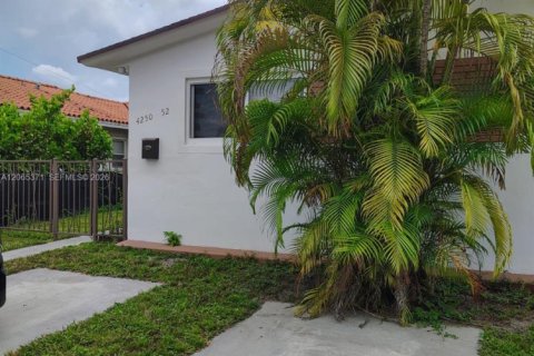 Casa en Miami, Florida 3 dormitorios, 106.84 m2 № 2278616