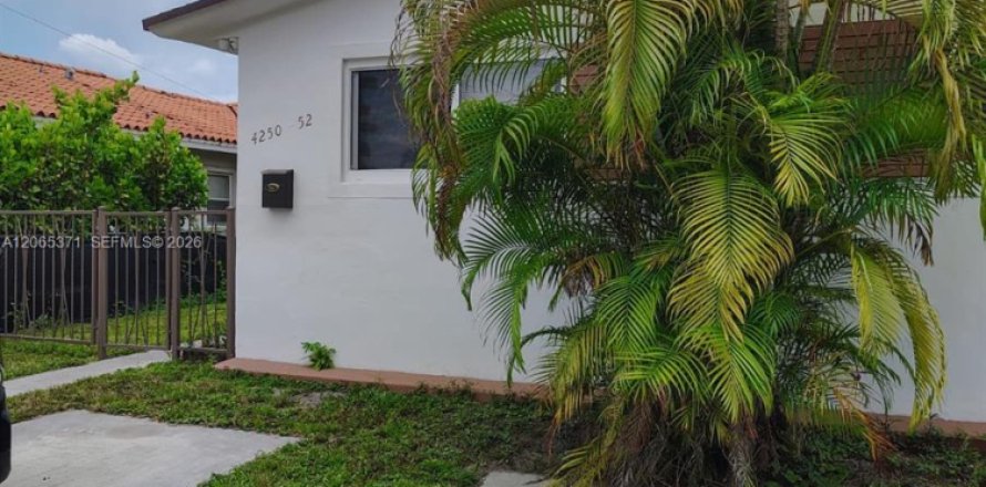 Casa en Miami, Florida 3 dormitorios, 106.84 m2 № 2278616