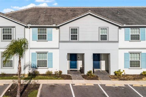 Townhouse in Davenport, Florida 5 bedrooms, 211.91 sq.m. № 1519705 - photo 1