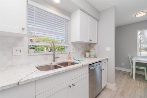 Condominio en venta en Anna Maria, Florida, 2 dormitorios, 76.37 m2 № 1796861 - foto 9